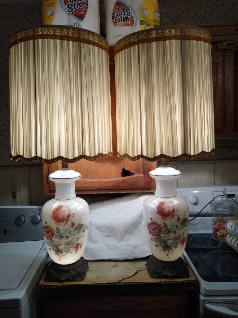 VINTAGE HAND PAINTED KATANA PORCELAIN LAMPS
