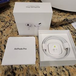 AirPods Pro Charging Cord And 4 Rubber Tip Covers.and Storage Box Only