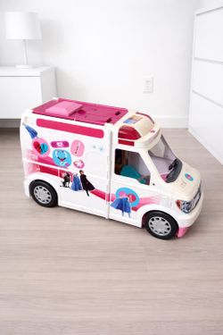 Barbie Mobile Clinic / Camper Playset – Fold-Out Medical & Living Area