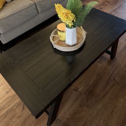 coffee table with 2 end tables 