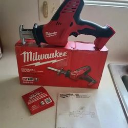 $100 PRICE IS FIRM/PRECIO FIRME Milwaukee M18 18V Lithium-Ion Cordless HACKZALL Reciprocating Saw (Tool-Only)
*NO BATTERY NO CHARGER