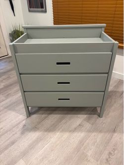 Modern Solid Wood 3-Drawer Dresser