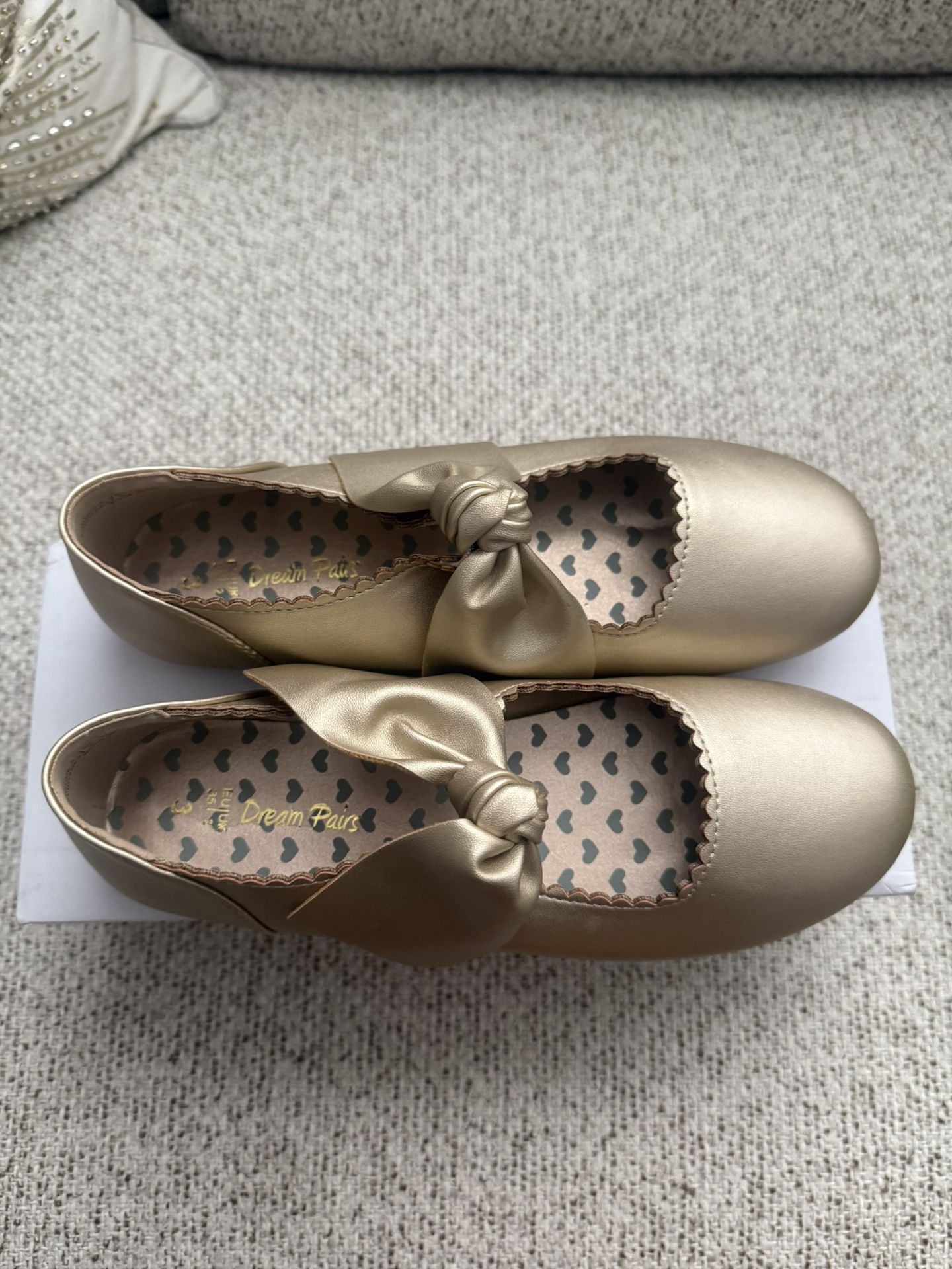 Girls Dress Shoes (Gold) Size: 3