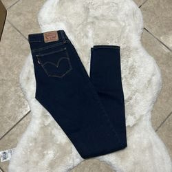 Woman’s Levi’s Jeans 
