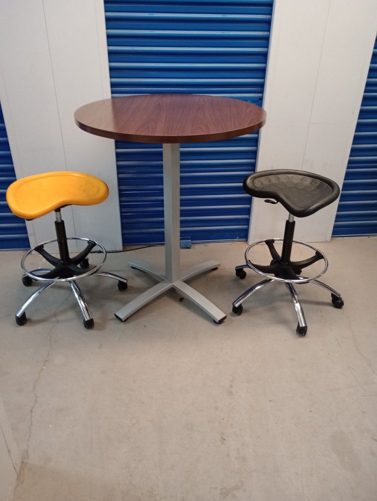 Bar Height Table And Stools $ 250