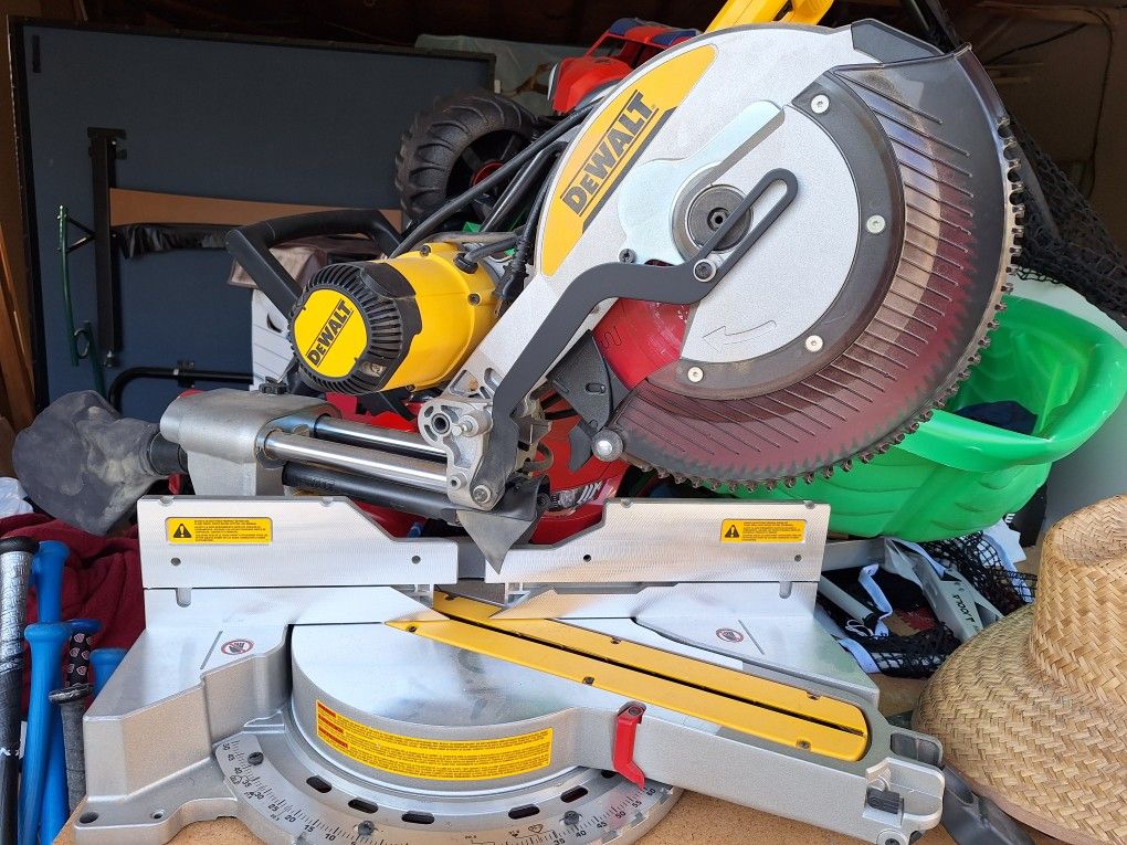 Dewalt 12" Sliding Miter Saw