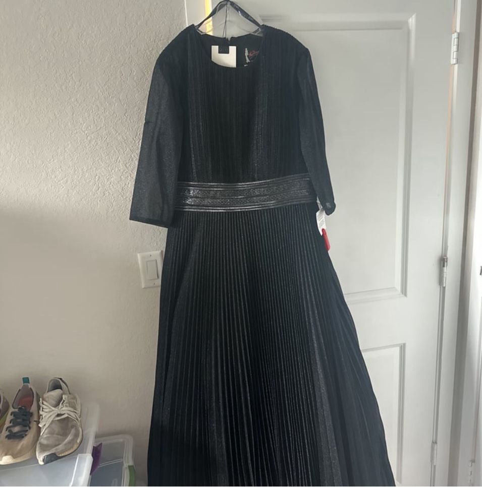 Mac Duggal Shimmering Pleated A-Line 3/4 Sleeve Gown
