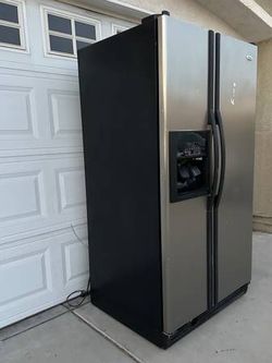 Whirlpool Side by Side Refrigerator /Freezer
,Ice machine doesn't work.