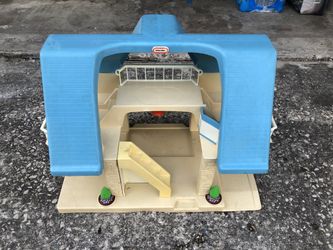 Little tikes doll house