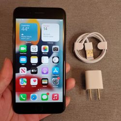 iPhone 7 Plus - UNLOCKED - Like New 