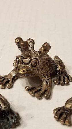 Frog figurines
