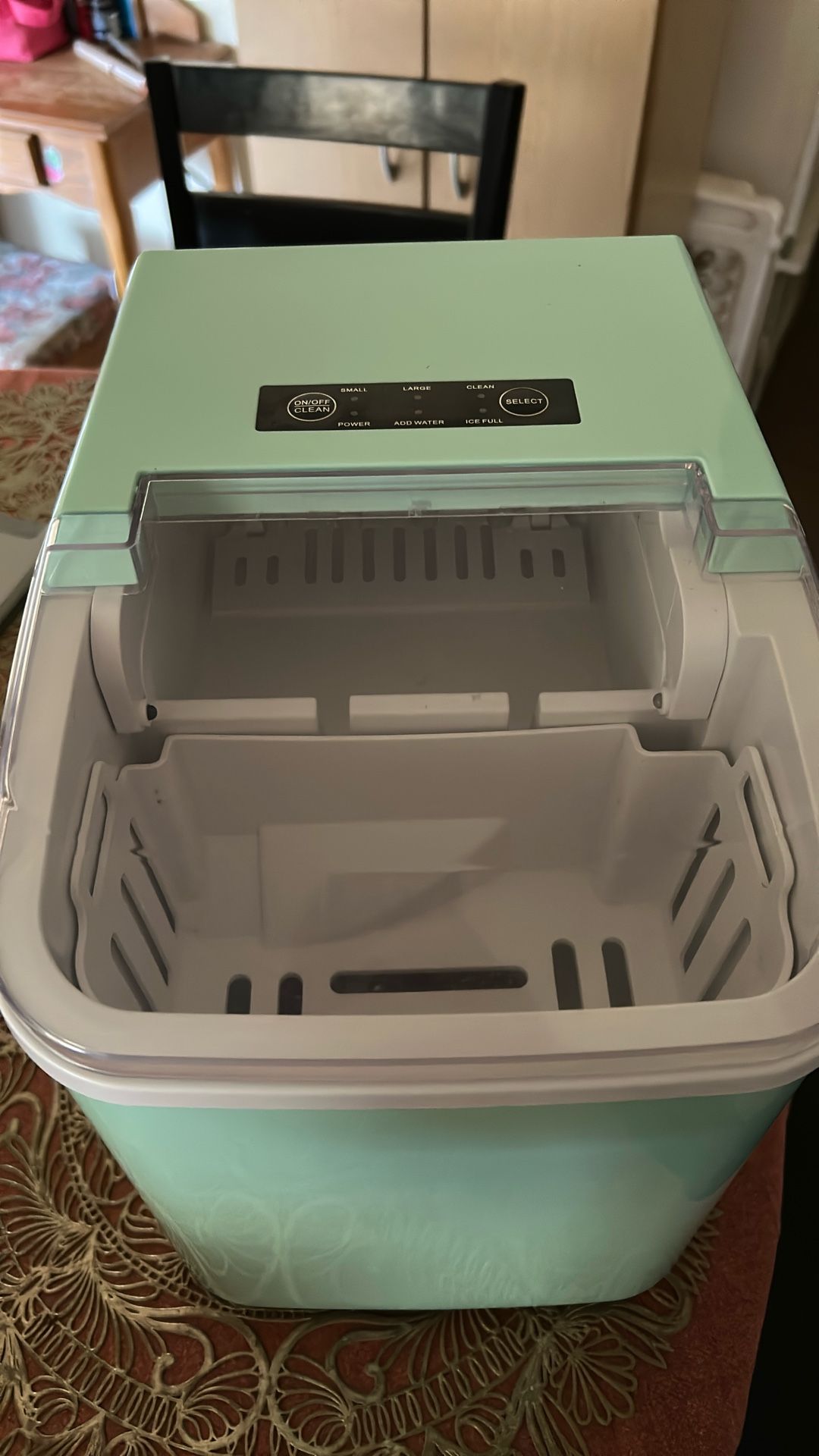 ICE MAKER