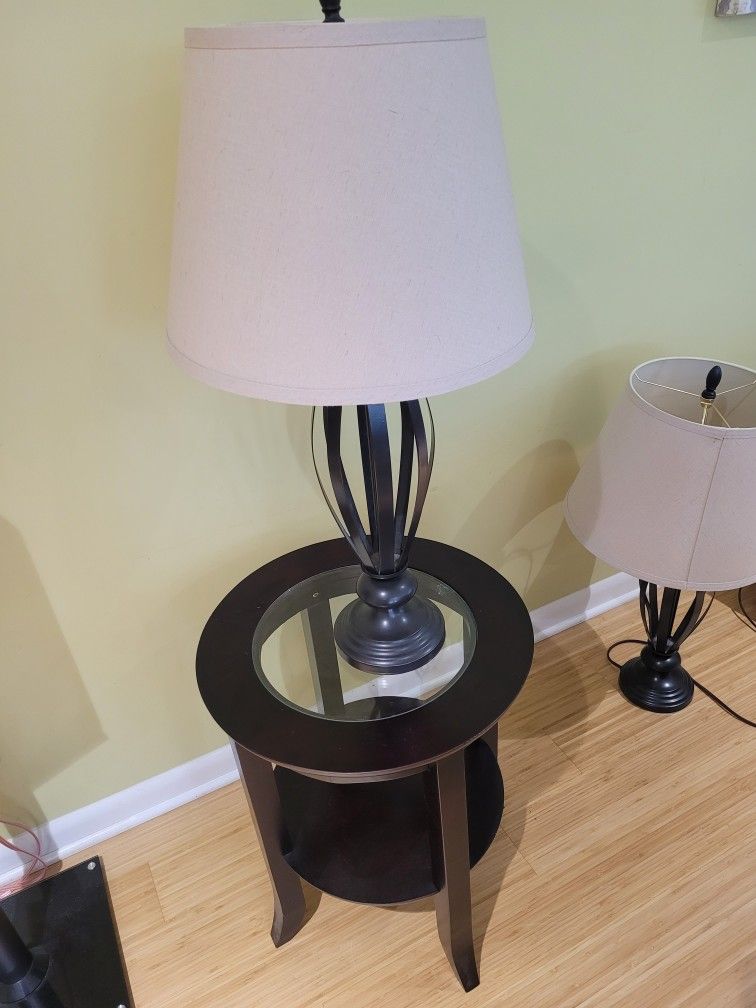 End Table With Lamp