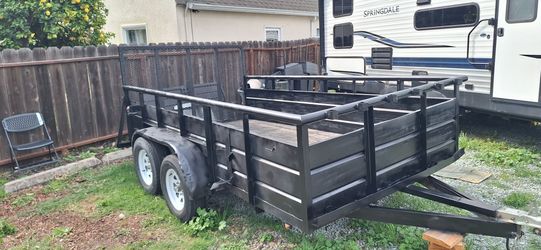 Traila. 75" pulgadas de ancha x 146" x 30" de altura