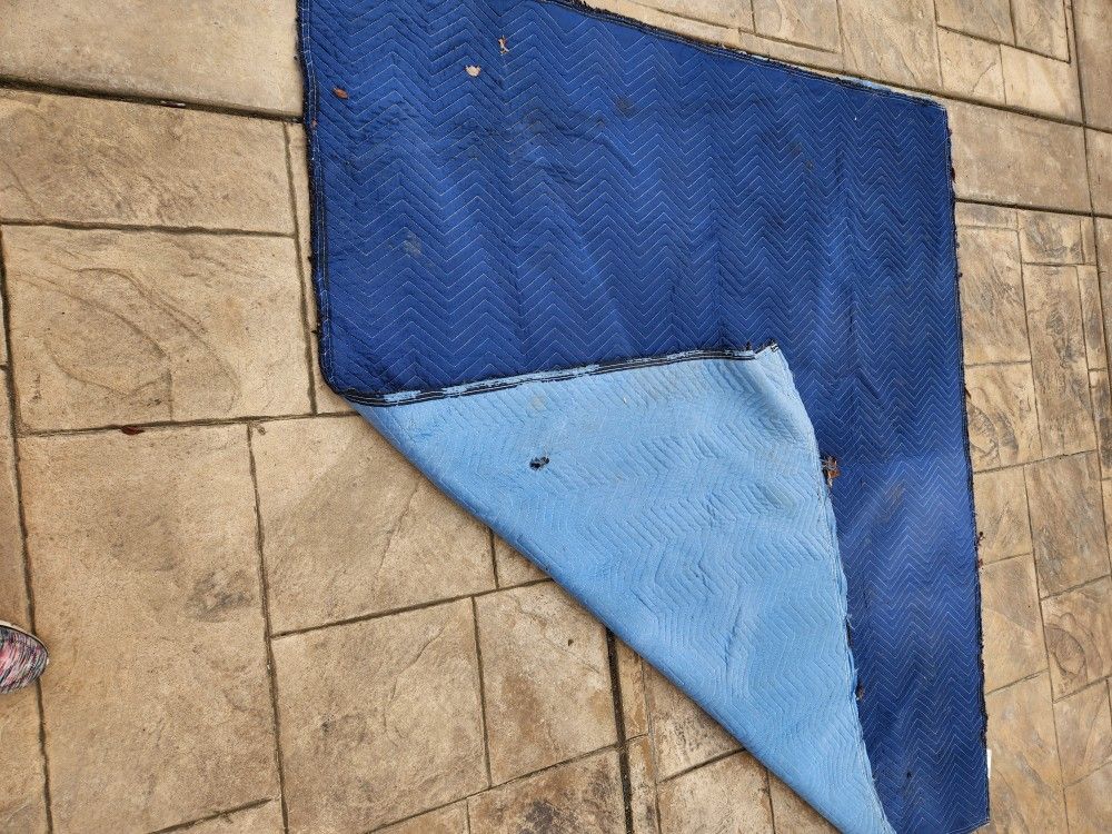 Blue Moving Blankets