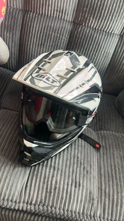 Bilt Amped DOT FMVSS NO 218 Motorcycle Helmet Black & White Size S W/eye gear and Bag