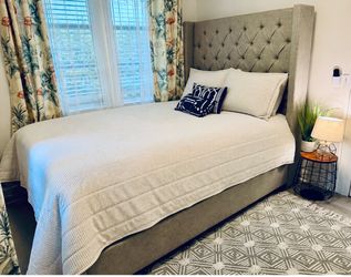 Leaving Spaces, light beige quilted queen, size bedframe