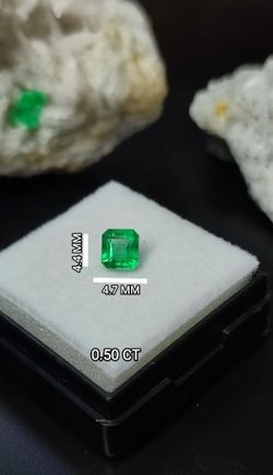 Authentic Natural Colombian Emerald 0.50 ct – 4.7 mm × 4.1 mm