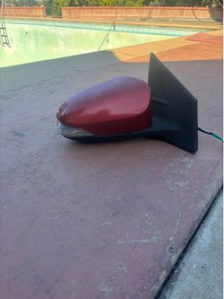 RIGHTPASSENGER SIDE MIRROR 2014-2019 TOYOTA COROLLA (RED COLOR) WITH TURN SIGNAL.