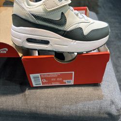 Air Max One Size 9c