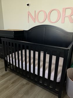 Graco Crib (Mattress not Included)