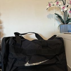 nike duffel bag with strap