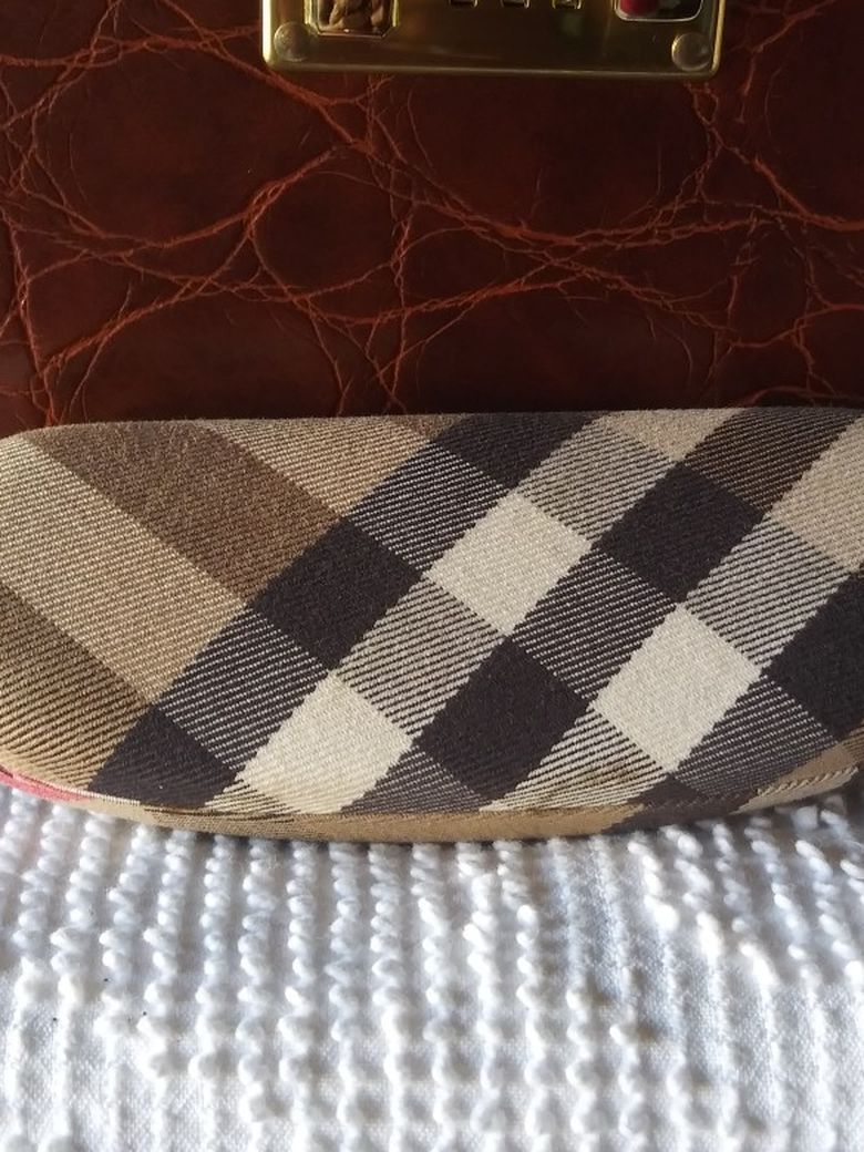 BURBERRY EYEGLASS CASE