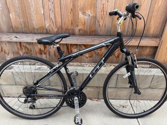 GT Nomad Sport Hybrid Bike