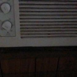 AC Window Unit 