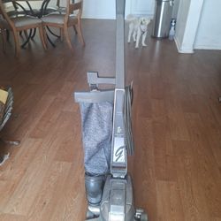 Kirby G4 Vacuum With Carpet Cleaning kit