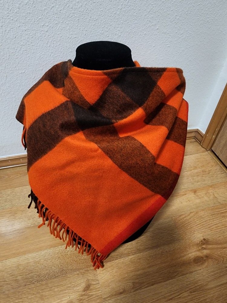 Burberry 100 % Cashmere scarf, LIKE NEW