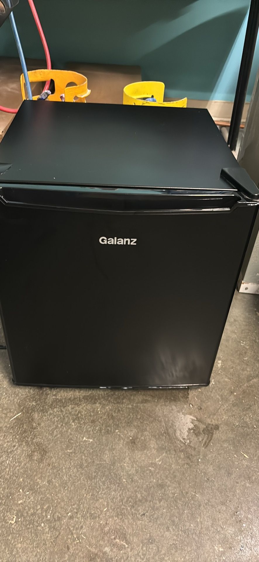 Mini Fridge/ Freezer 