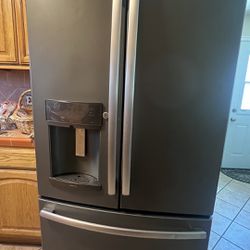 Refrigerator With Bottom Pullout Freezer