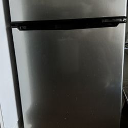 [LIKE NEW] Galanz 3.1 Cu Ft Mini Fridge & Freezer - Stainless Steel 