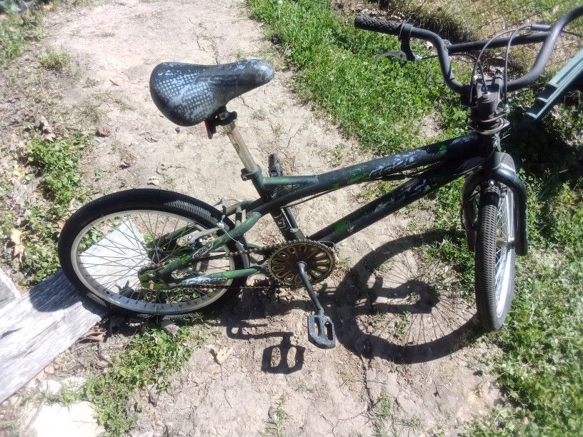 CHAOS F250 BIKE FOR PARTS OR RESTORATION ONLY $40 FINAL PRICE 