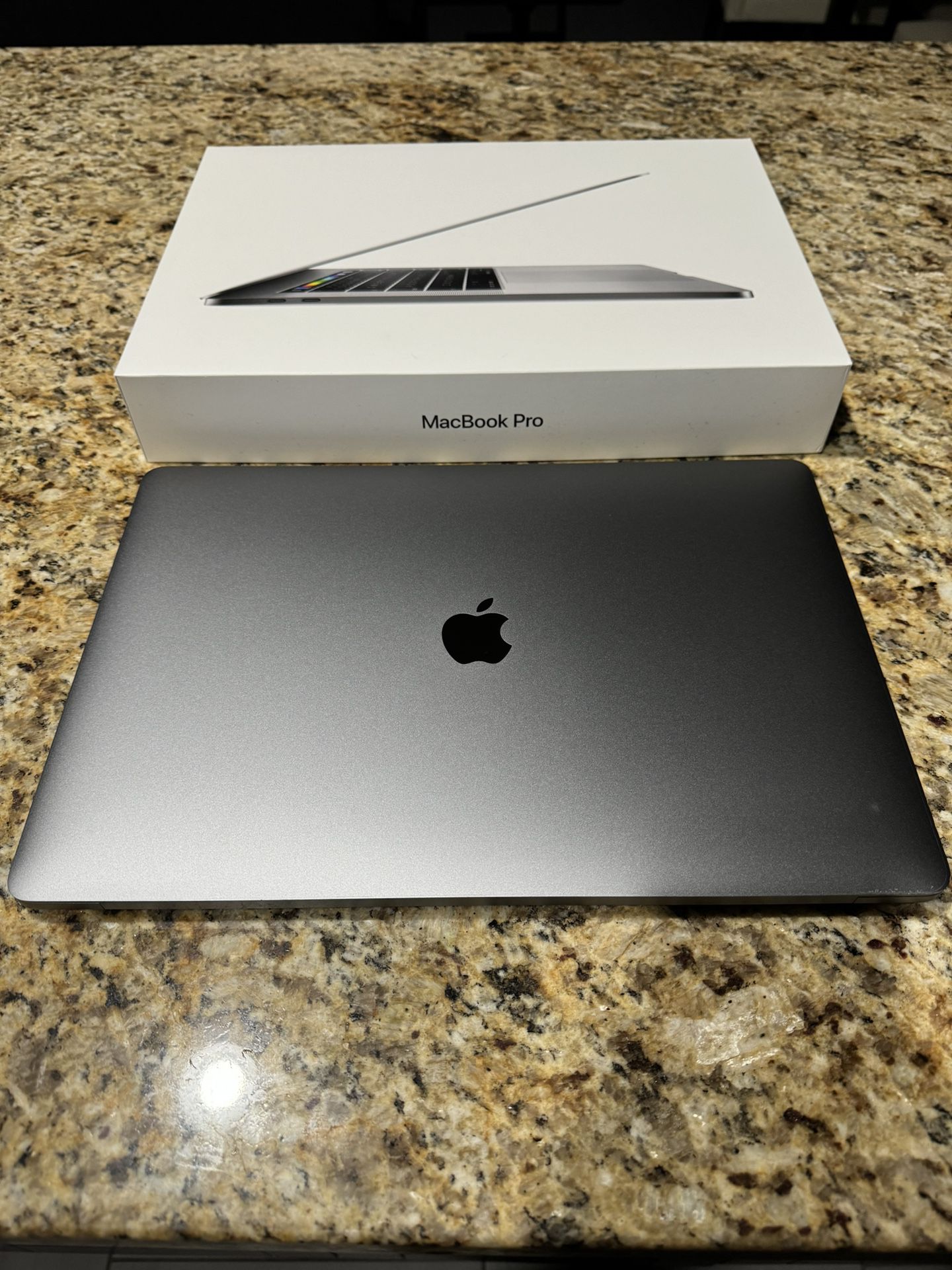MBP 15.4/2.9GHz/16GB/Radeon Pro 460/2TB SSD 15.4in Retina Display, Touch Bar and Touch ID 