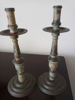 Metal candle holder