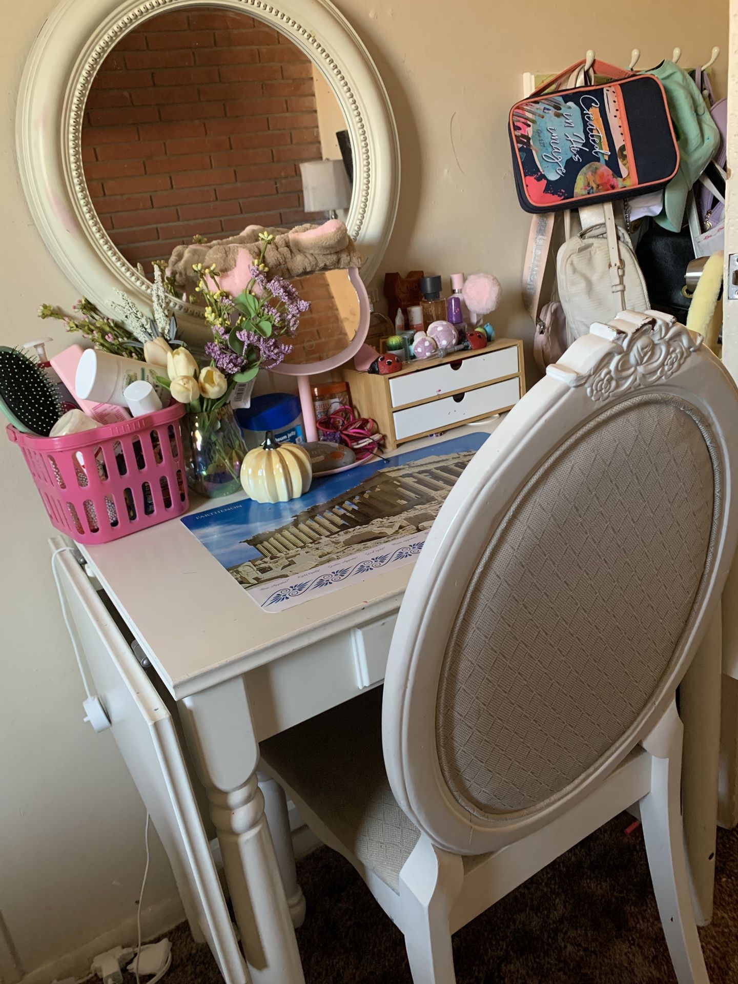 Vanity With Chair And Mirror 