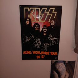 Rarer  Kiss  Tin Sign  With  All 4 Of There Autographs