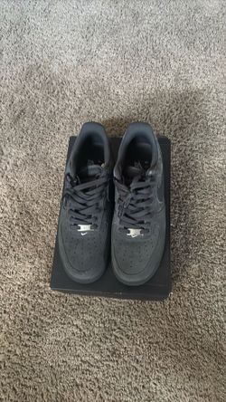Grey swayed Air Force 1s