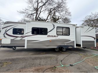 2015 33ft 2-slide out queen bed extra clean