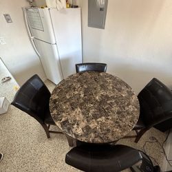 Round Dinning Table