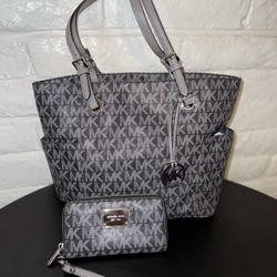Michael Kors tote in gray