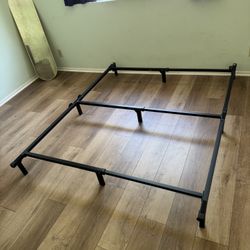 Foldable full to queen size bedframe