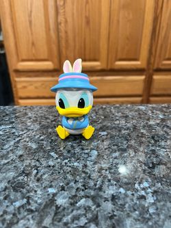 Disney Where's the Rabbit Blind Box- Donald Duck. Size approximately 3 1/2 inches tall. Preowned has been on display in a cabinet. Smoke free home