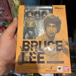 Bruc Lee SH Figure Arts Displayed 