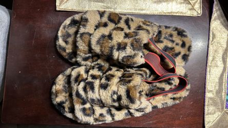 Women’s Cheetah Print Slippers Size 7