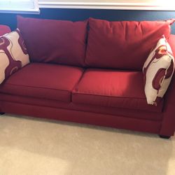 Comfortable & modern looking Scandinavian full size sleeper sofa