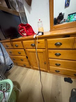 long dresser with a mirror with 8 drawer’s