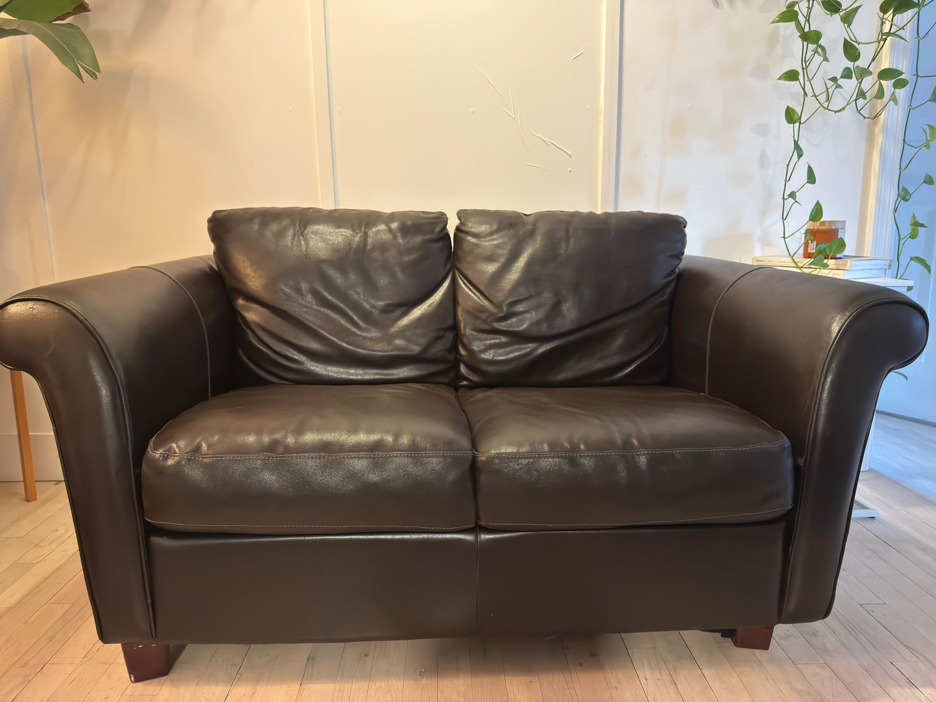 2 Seats sofa